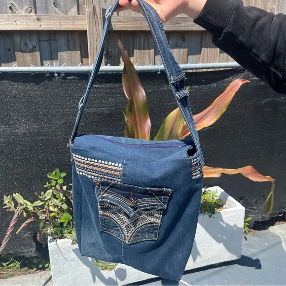 Upcycled Sling bag / shoulder bag / tote bag - Picture 2 of 10